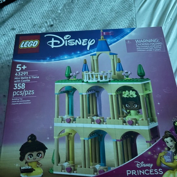 LEGO Disney Princess Castle Set with Green and Blue - Picture 8 of 8